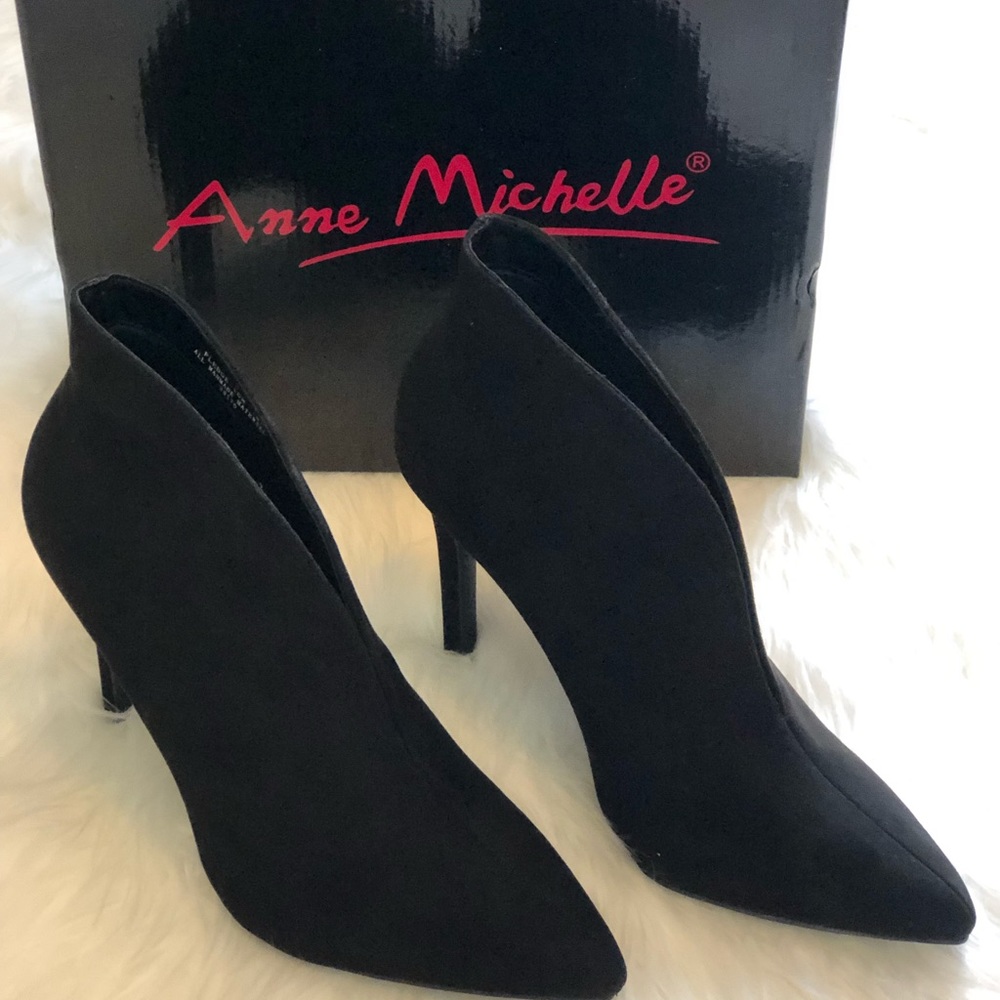 ❤️ Black Suede Front Slit Booties 4in Heel - Picture 2 of 7